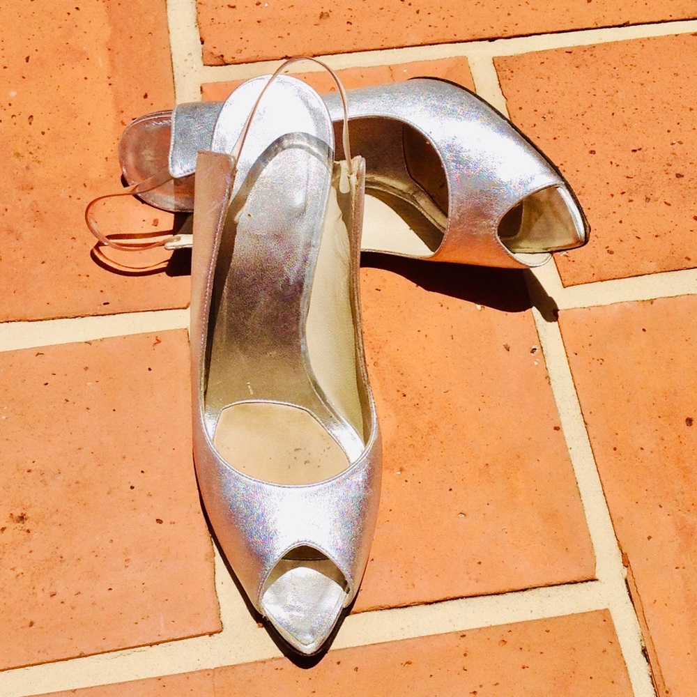 Vintage Gucci Silver Leather Peep-Toe Slin…